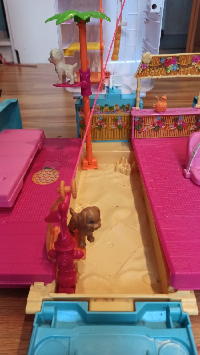 Kamper Barbie rozkładany z placem zabaw dla piesków