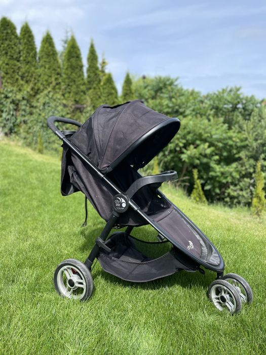 Wózek dzieciecy trójkołowy