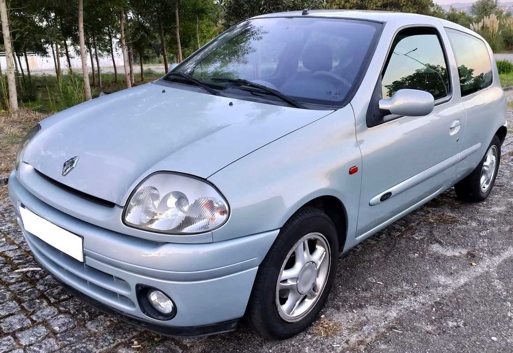 Renault Clio 1.4 16v Sport - 115000 / Reservado kms Reais
