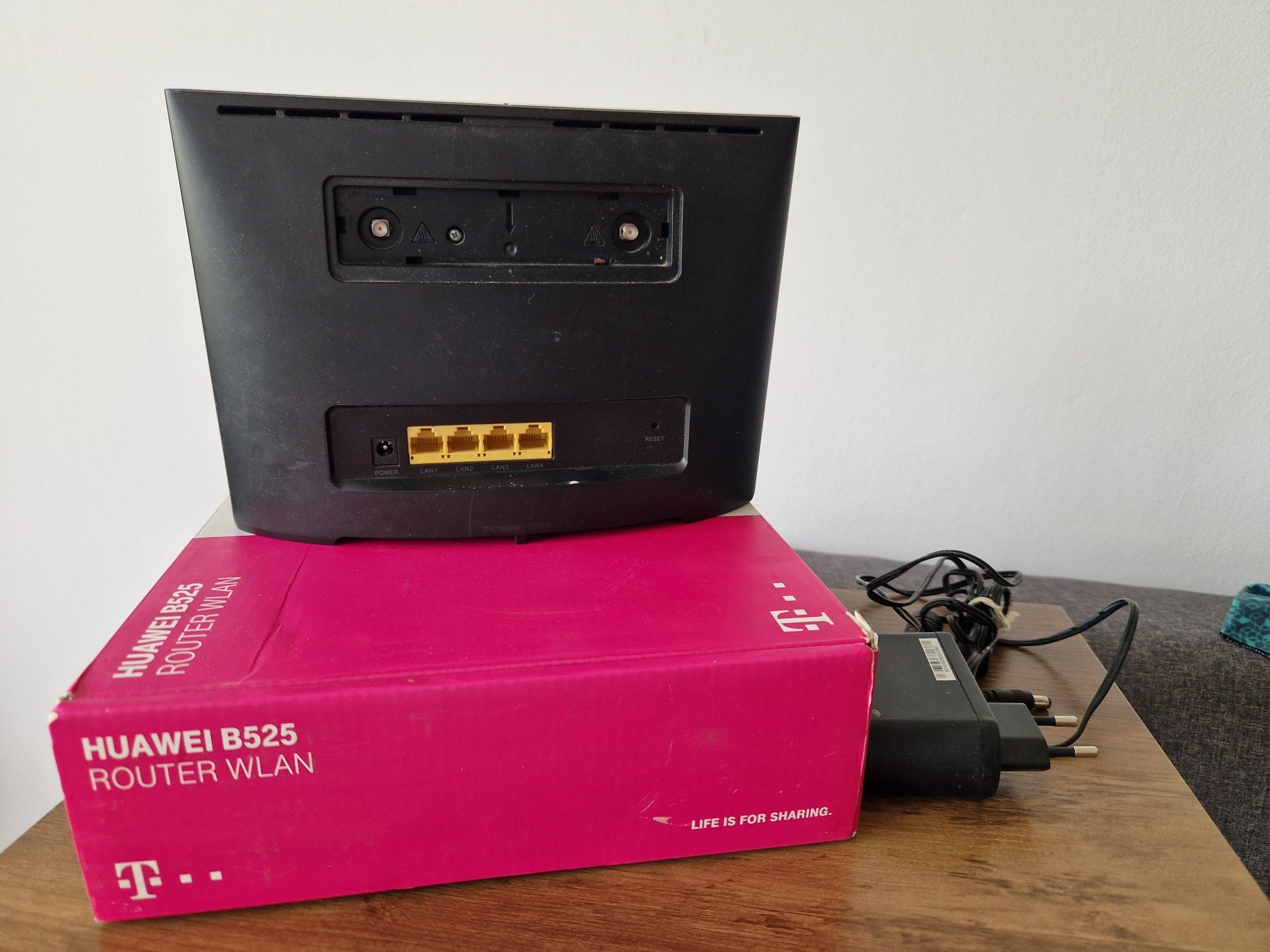 Huawei B525 WiFi 750Mbps 4xLAN (LTE Cat.6 300Mbps/50Mbps)