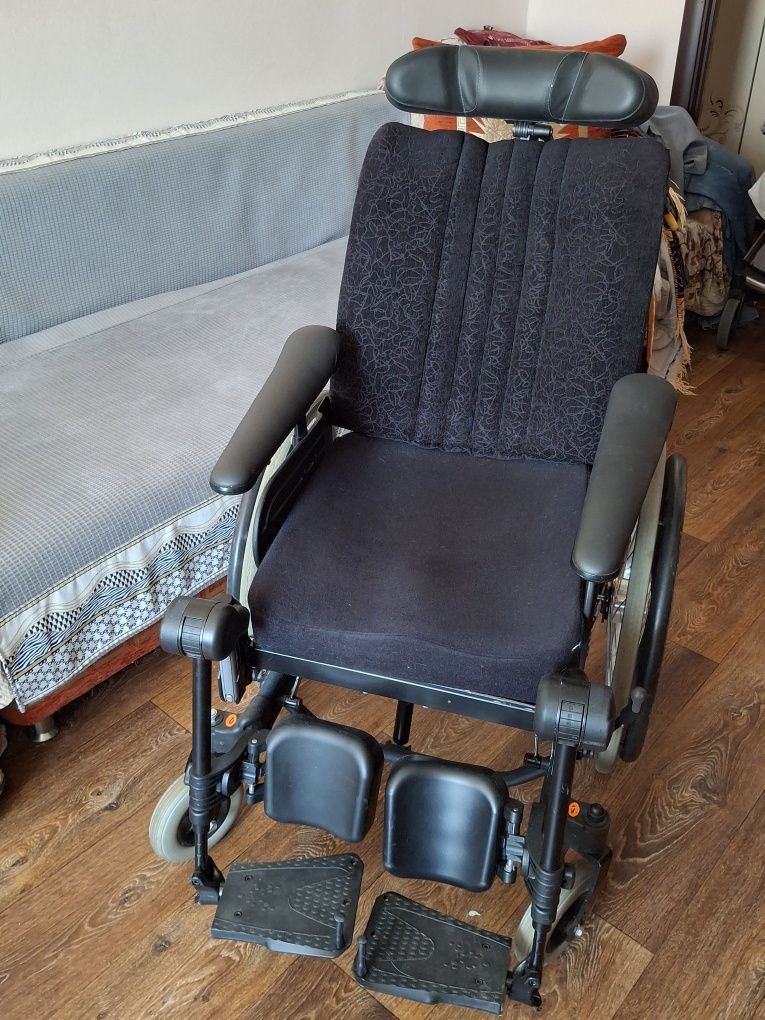 Многофункциональная  инвалидная коляска Invacare Rea Azalea
