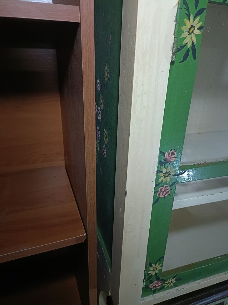 Aparador antigo pintado à mão