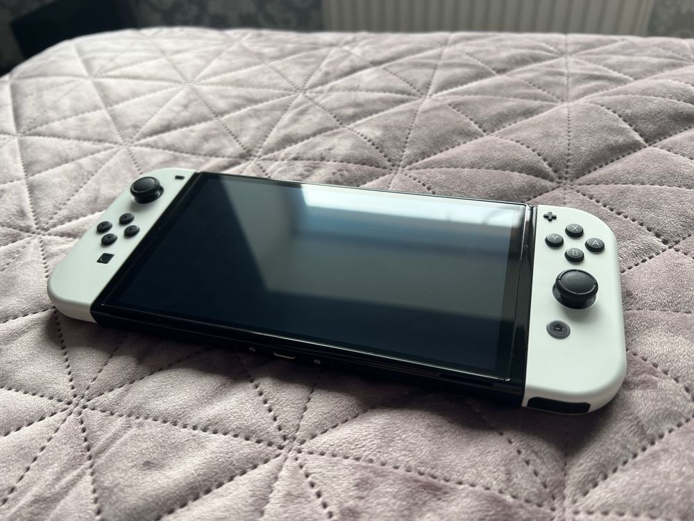 Продам Nintendo Switch Oled