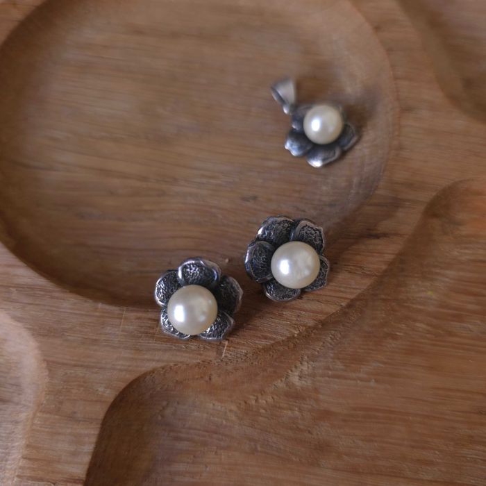 Срібний гарнітур з перлинами