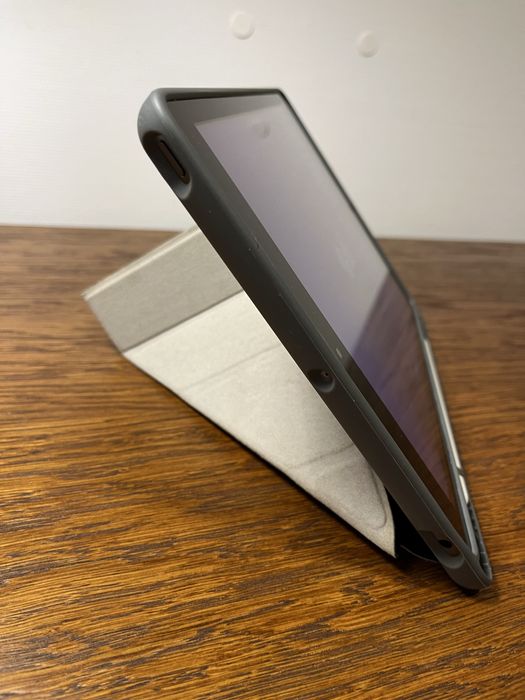 iPad 9 gen. 64 gb + Apple Pencil +etui + klawiatura Logitech K380 s