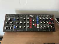 Sintetizador Behringer Model D