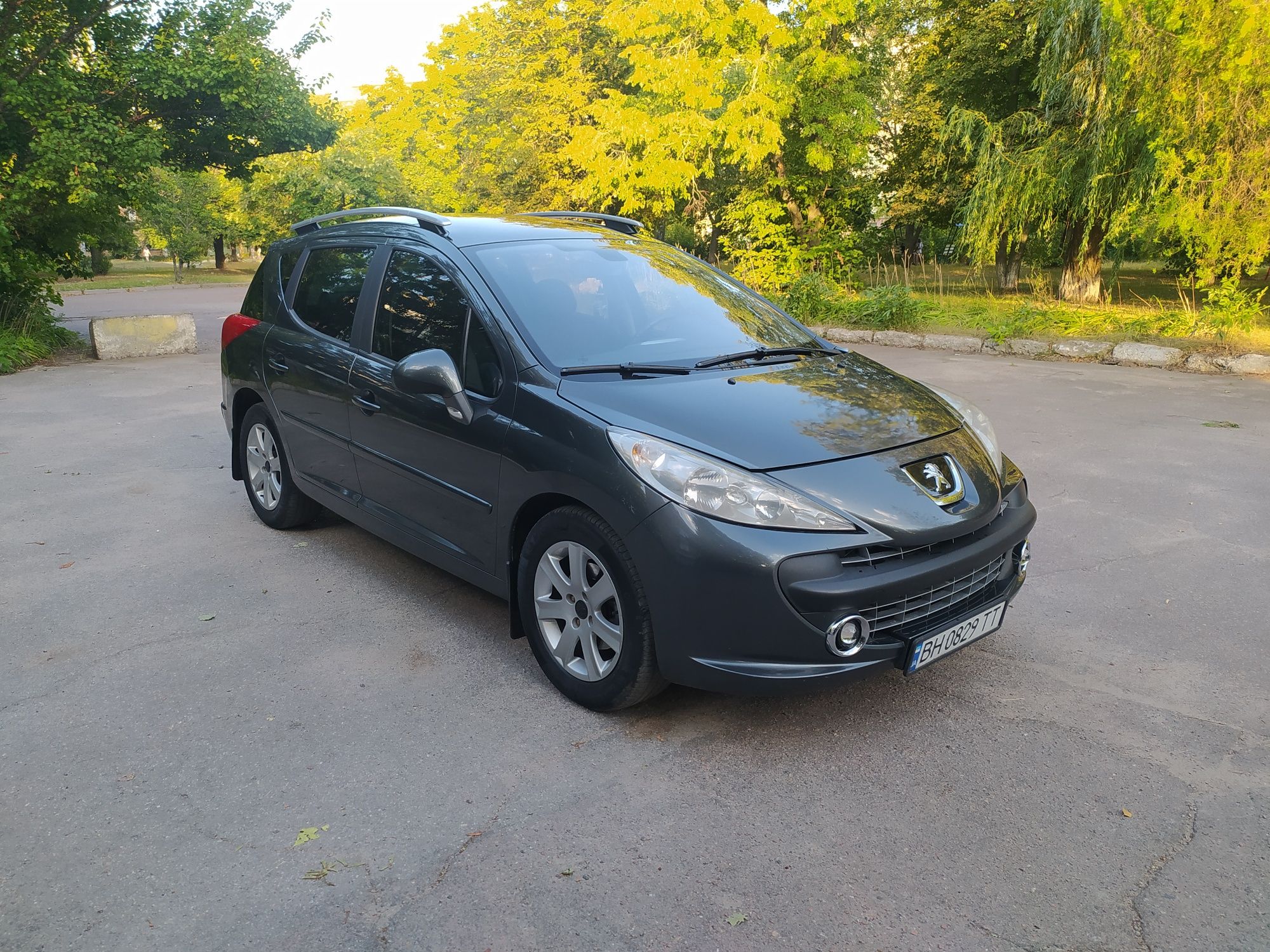 Продам Peugeot 207 sw 1.6 бензин