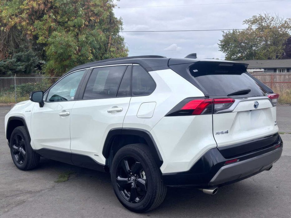Toyota RAV4 Hybrid XSE      2020