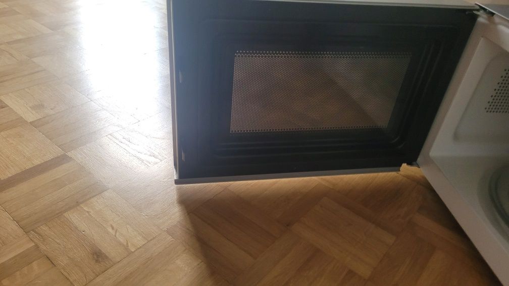 Kuchenka mikrofalowa WHIRLPOOL MWP 101 M 700W