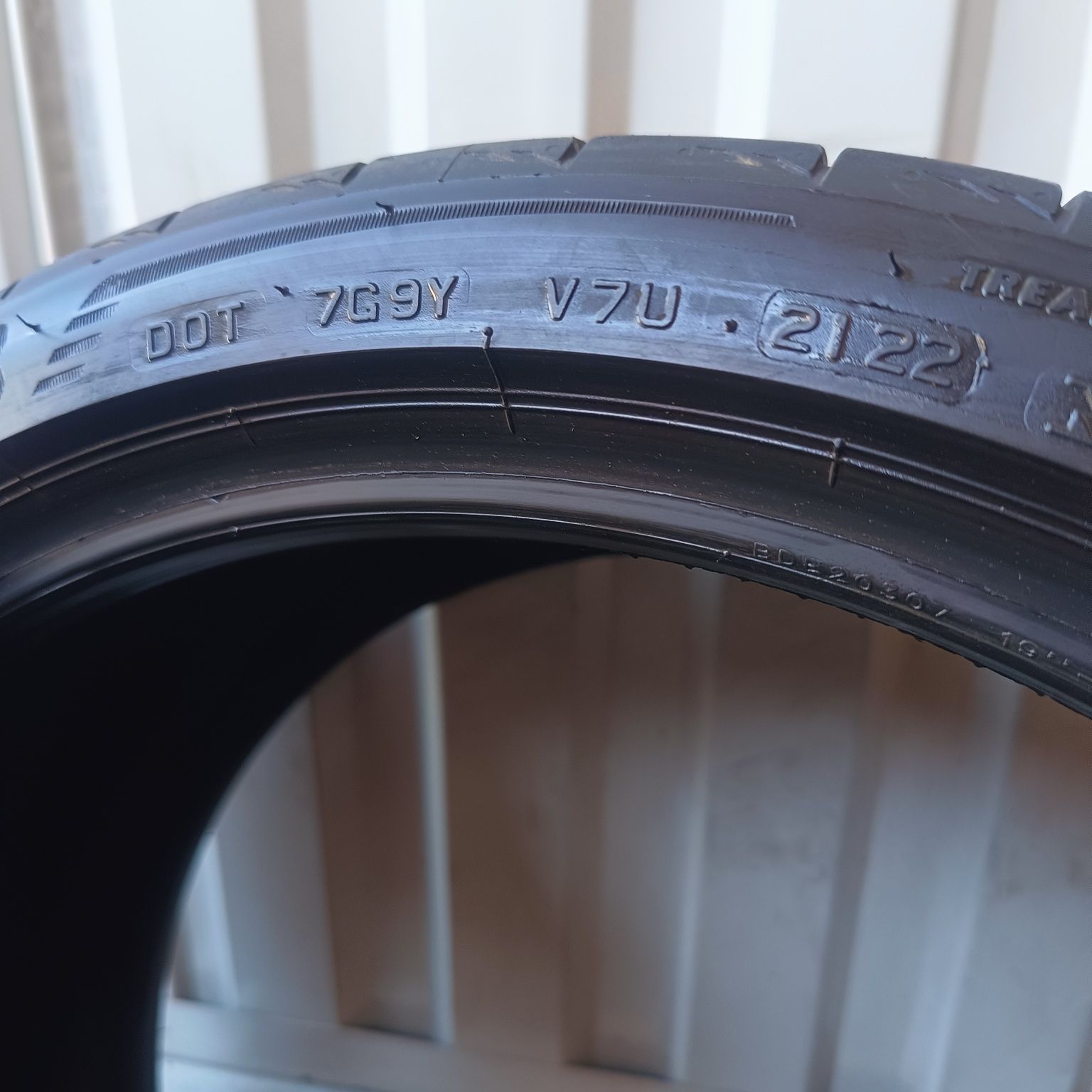 Dwie opony Bridgestone potenza s005 235/35 r19