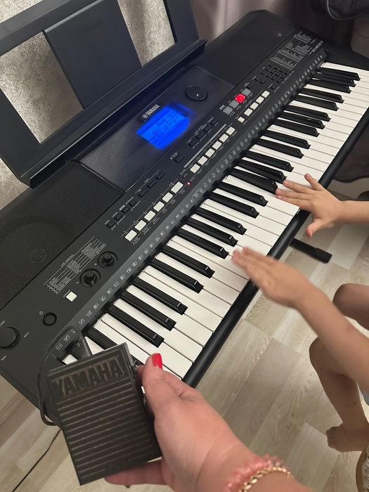 Продам синтезатор Yamaha PSR 433