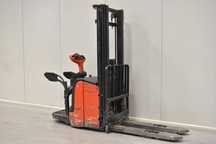 Stacker Elétrico 1600kg - LINDE L16 4,8m