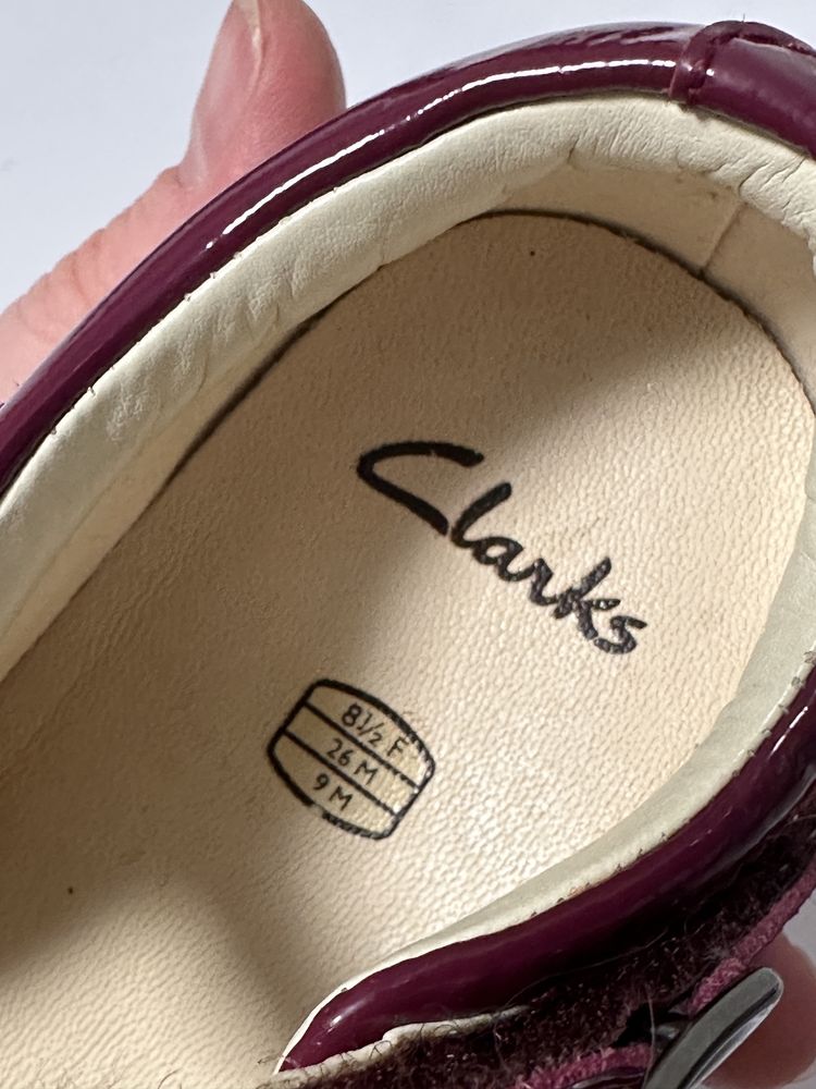 Туфлі Clarks на дівчинку