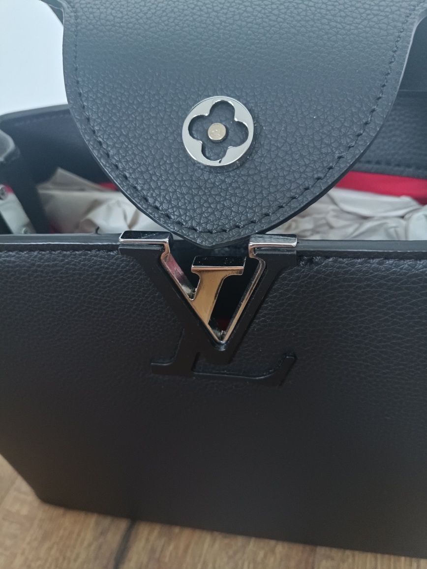 Louis Vuitton Capucines MM torebka do ręki na pasku kuferek