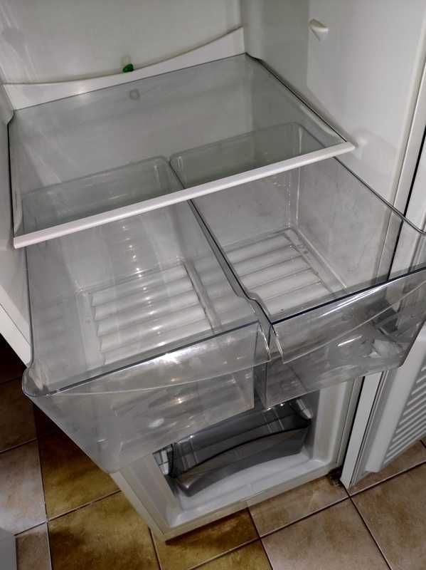 Холодильник Zanussi ZRB36101WA б/в