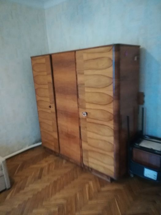 Задається кімната в приватному будинку для дівчаток.