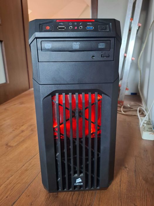 Komputer gamingowy przystosowany do gier bądź biura