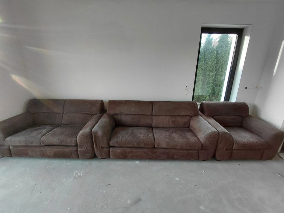 Zestaw solidnych mebli zakupionych na zamowienie z salonu na Brukowej