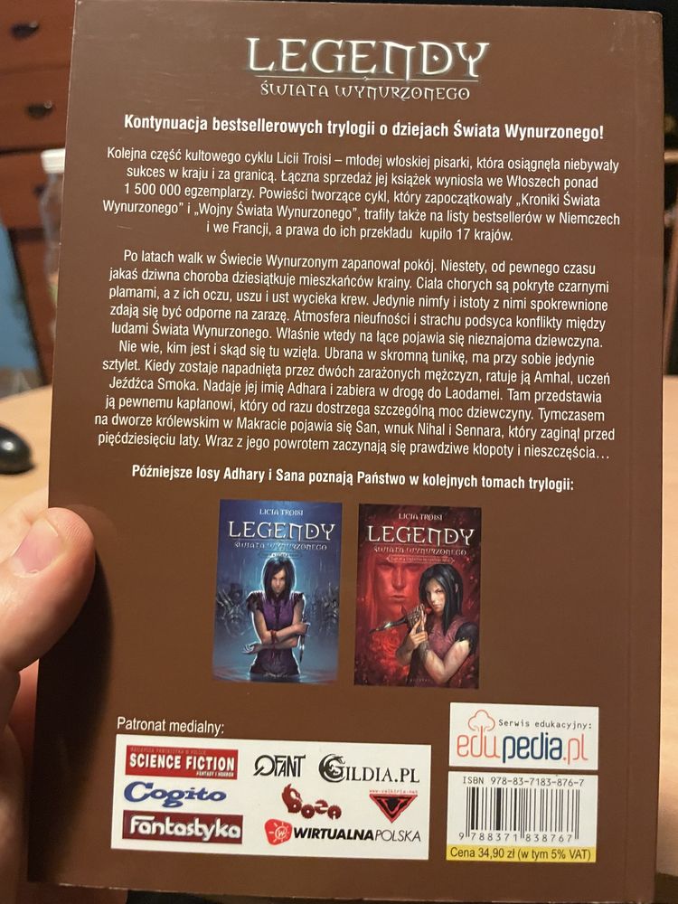 Legendy Świata Wynurzonego tom 1 - Przeznaczenie Adhary - Licia Troisi