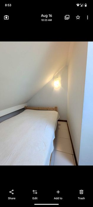 Przytulna kawalerka z dużą iloscią drewna i antresolą