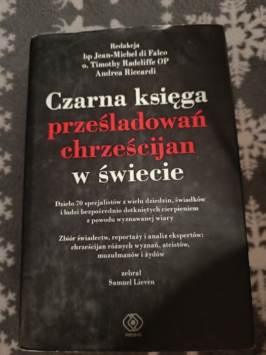 Książka Czarna księga prześladowań chrześcijan w świecie.