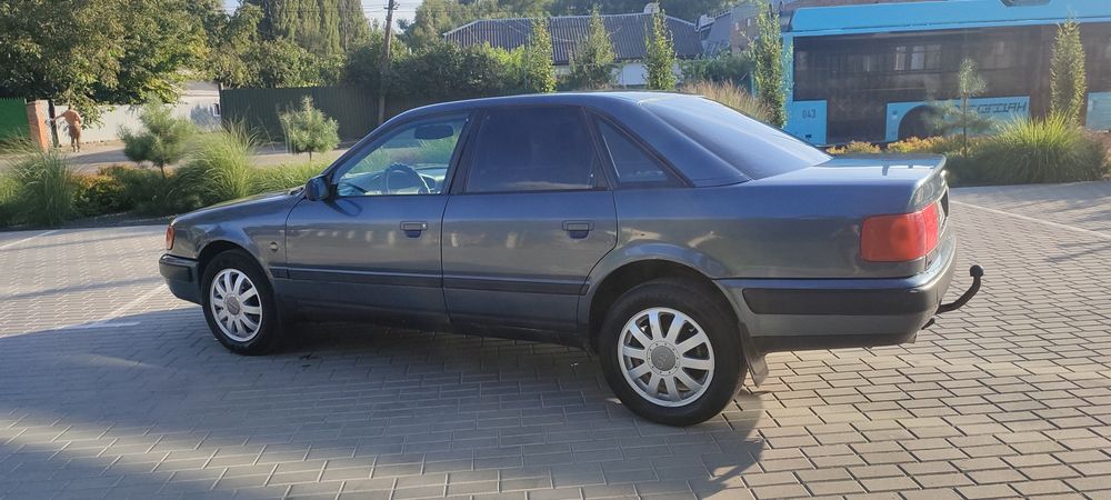 Автомобіль Audi 100c4 2.3
