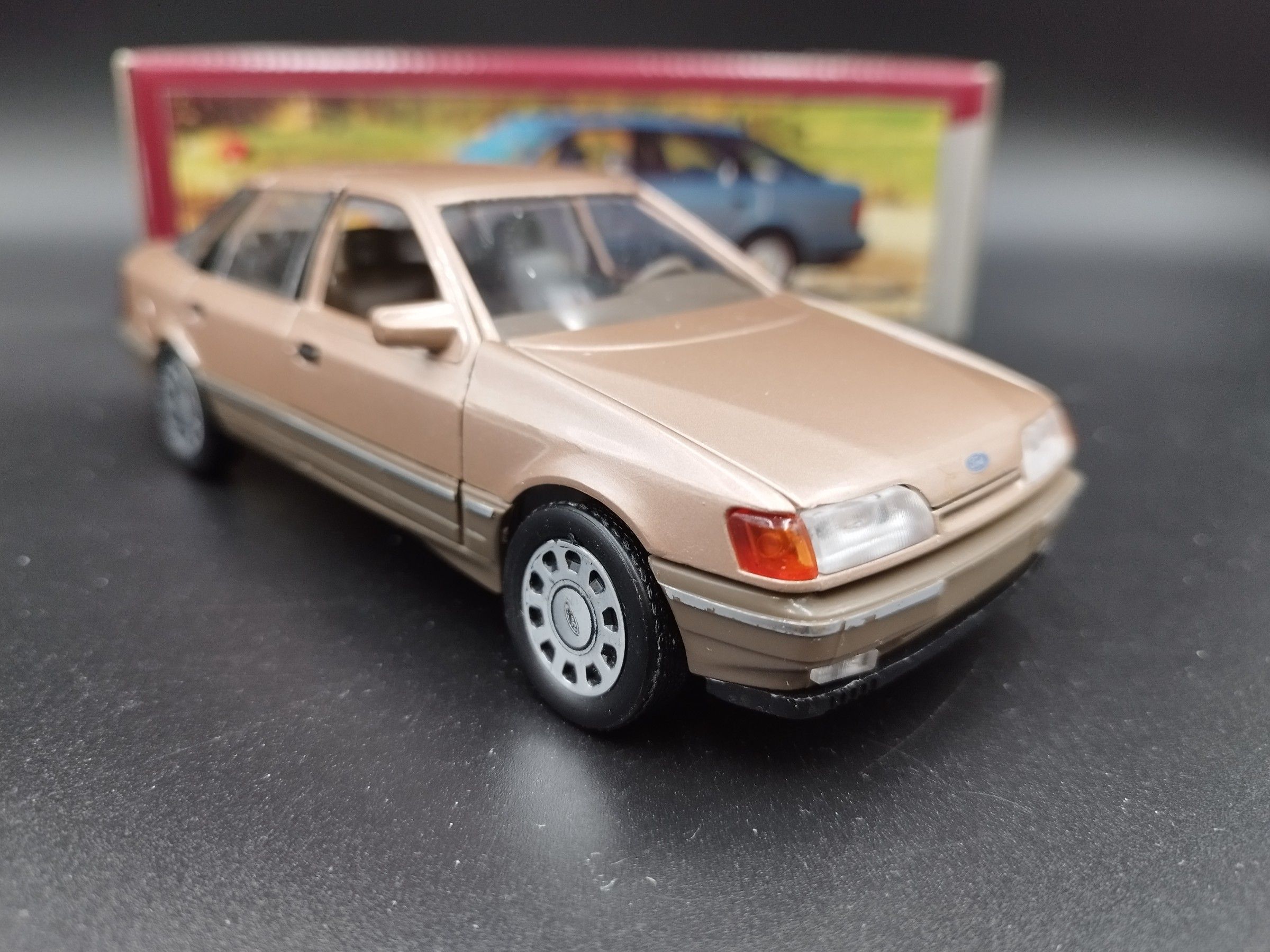 1:25 Schabak Ford Scorpio 2.8i Ghia model nowy