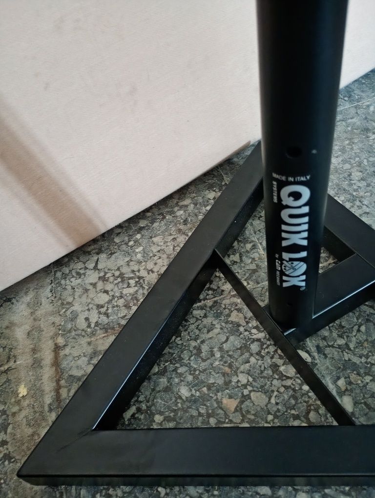 Tripé para monitor