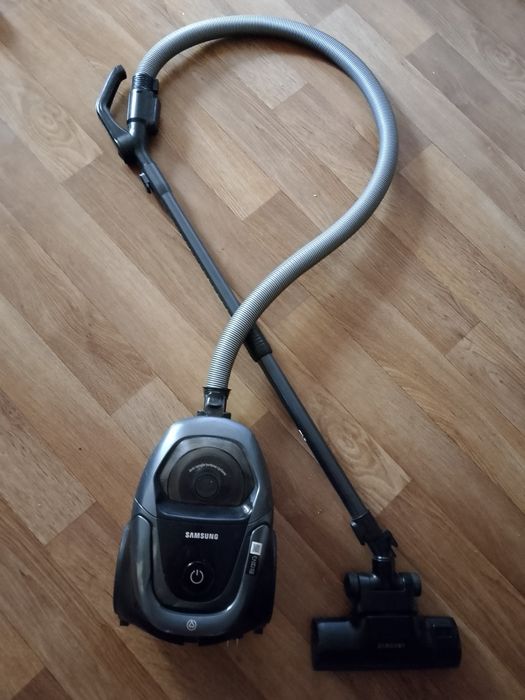 Продам пилосос,в використанні був рік.Без дефектів.Торг присутній.