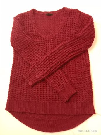 Вязаный свитер женский