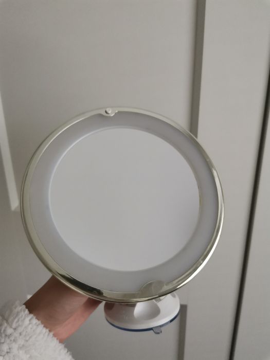 Lusterko powiększające do makijażu z oświetleniem na baterie
Szybka wy