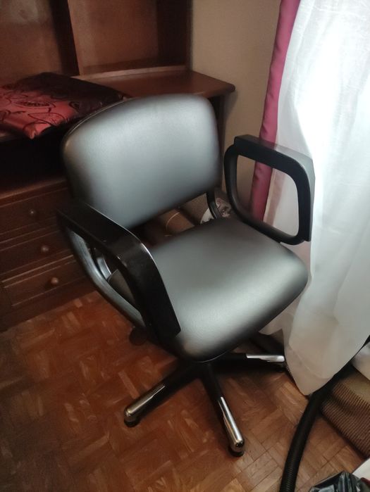 Cadeira de cabeleireiro. Giratória
