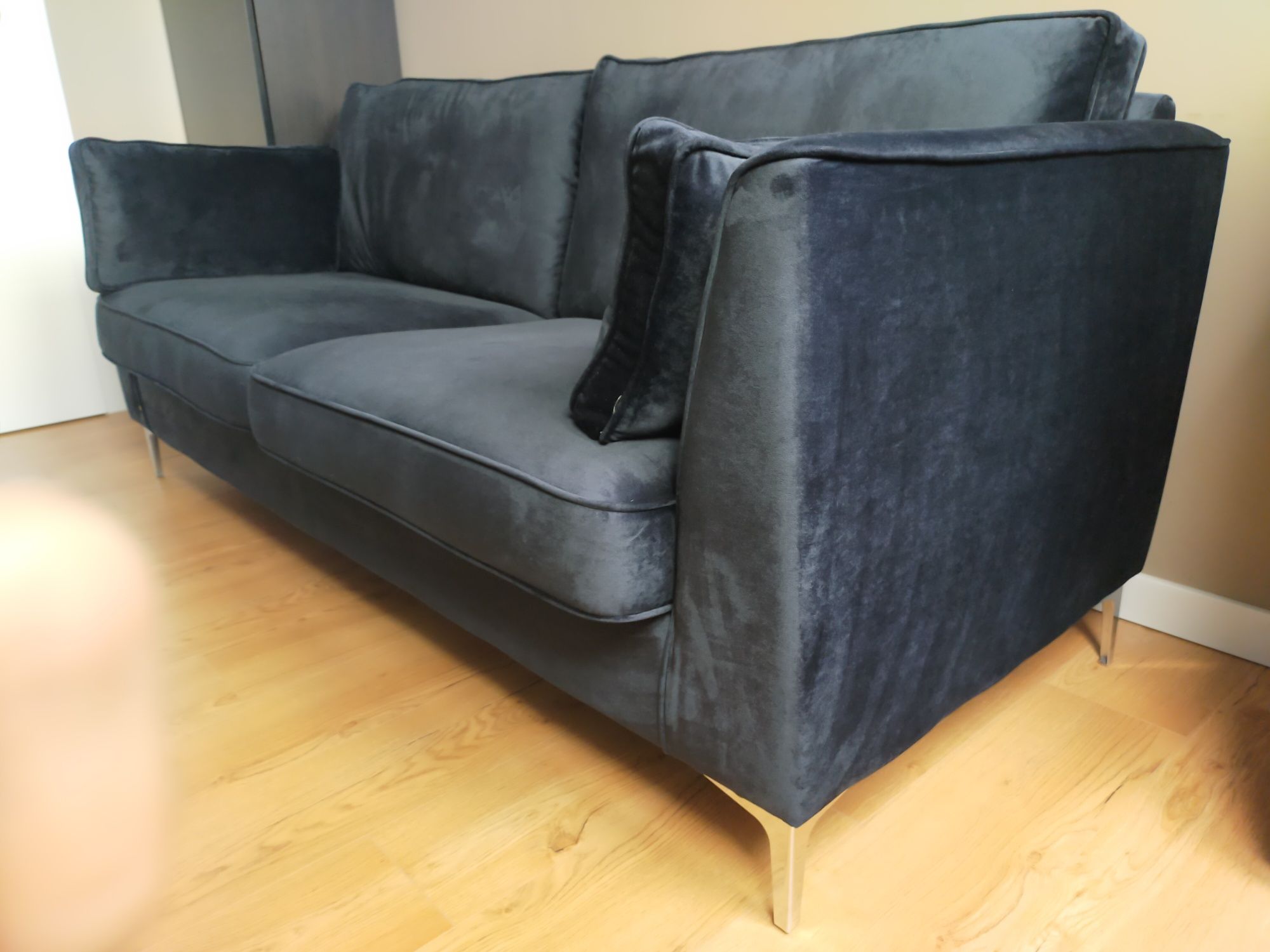 Stylowa czarna Sofa 3-osobowa  polskiego producenta
