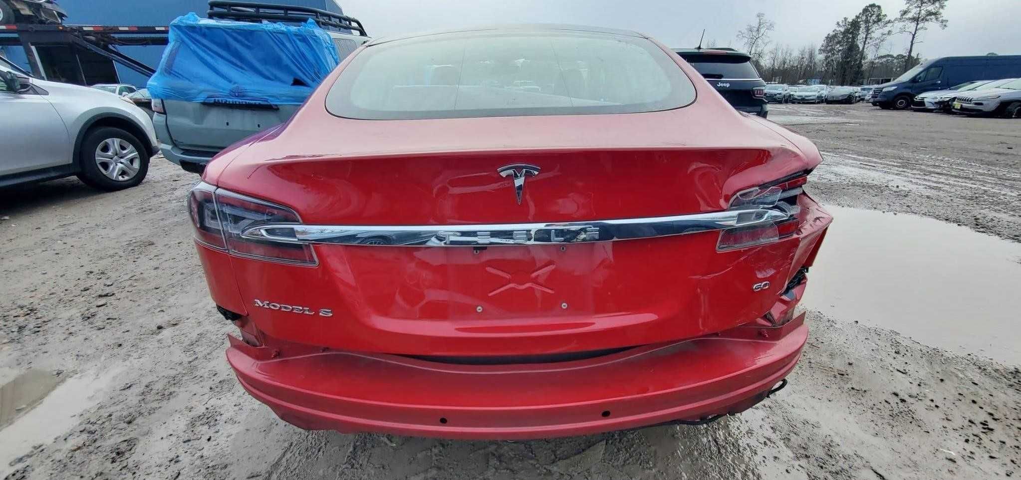 Розборка Тесла модел с Tesla Model S 2013 Разборка всі запчастини