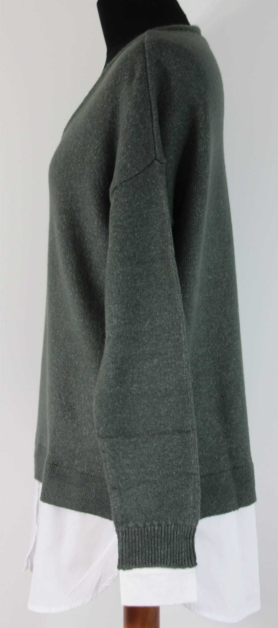 Sweter 2w1 wyluzowany z białą wstawką Rozmiar 42/44