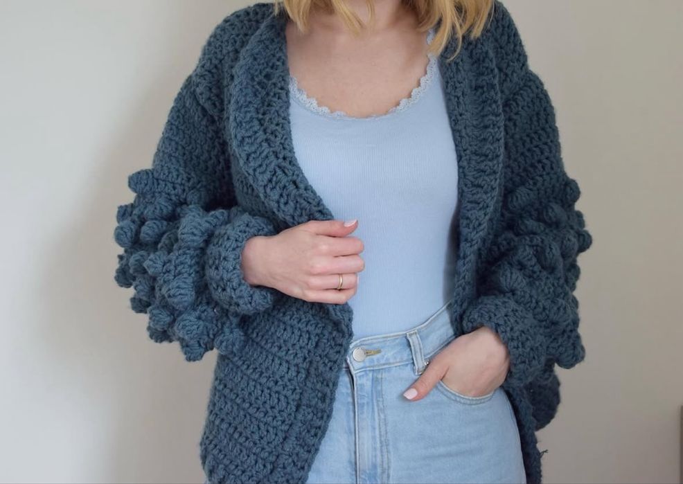 Sweter z bąbelkami handmade brudny niebieski