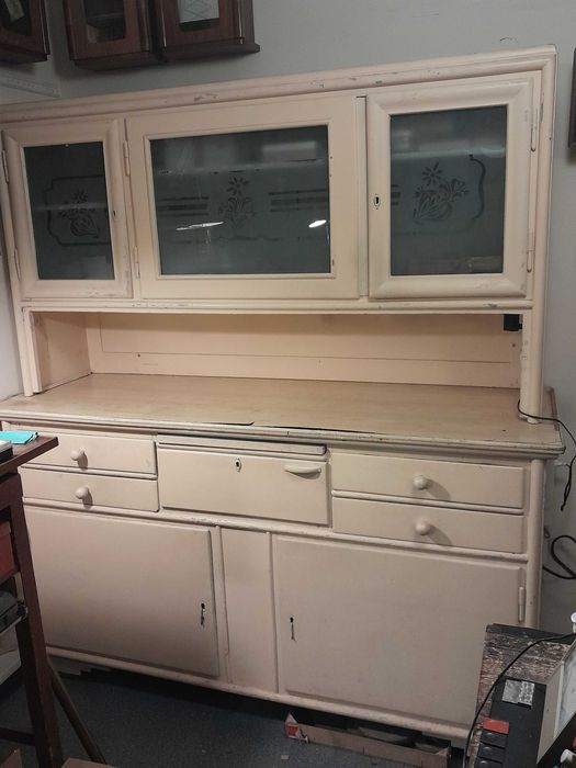 Duży kredens kuchenny PRL z oryginalnymi szybami, do renowacji wys.170