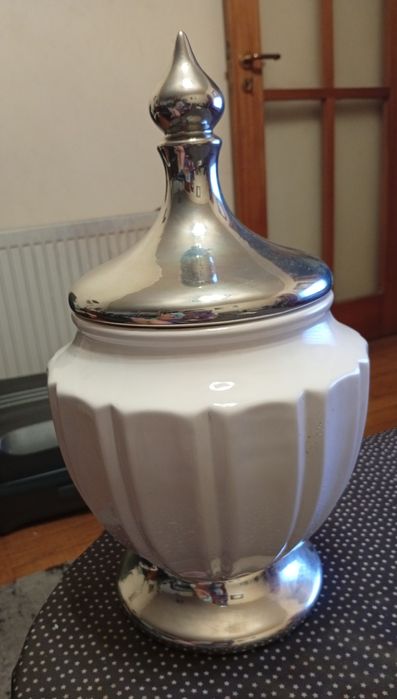 Pote decorativo, de Loiça