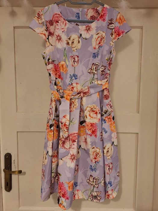 Cudna kwiecista sukienka.