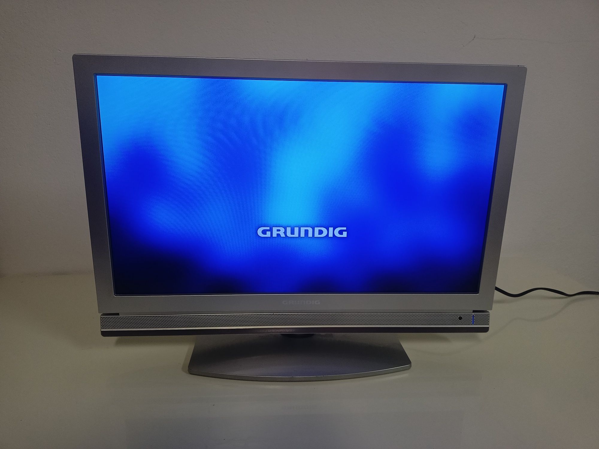 TV Grundig 22 VLE 8103 12Volt/230v