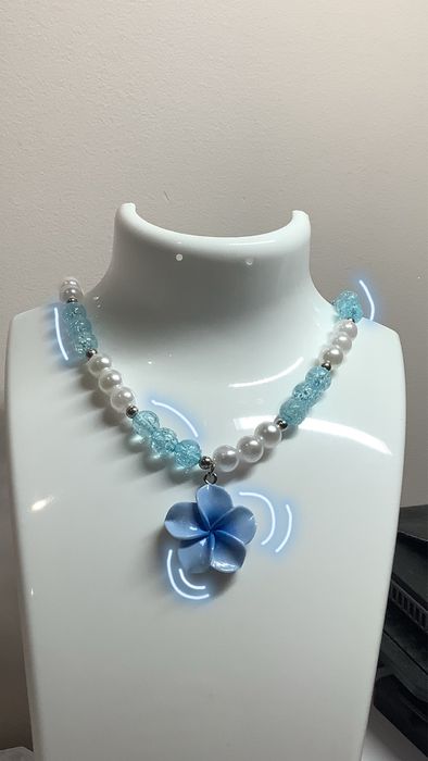 Naszyjnik z kwiatkiem