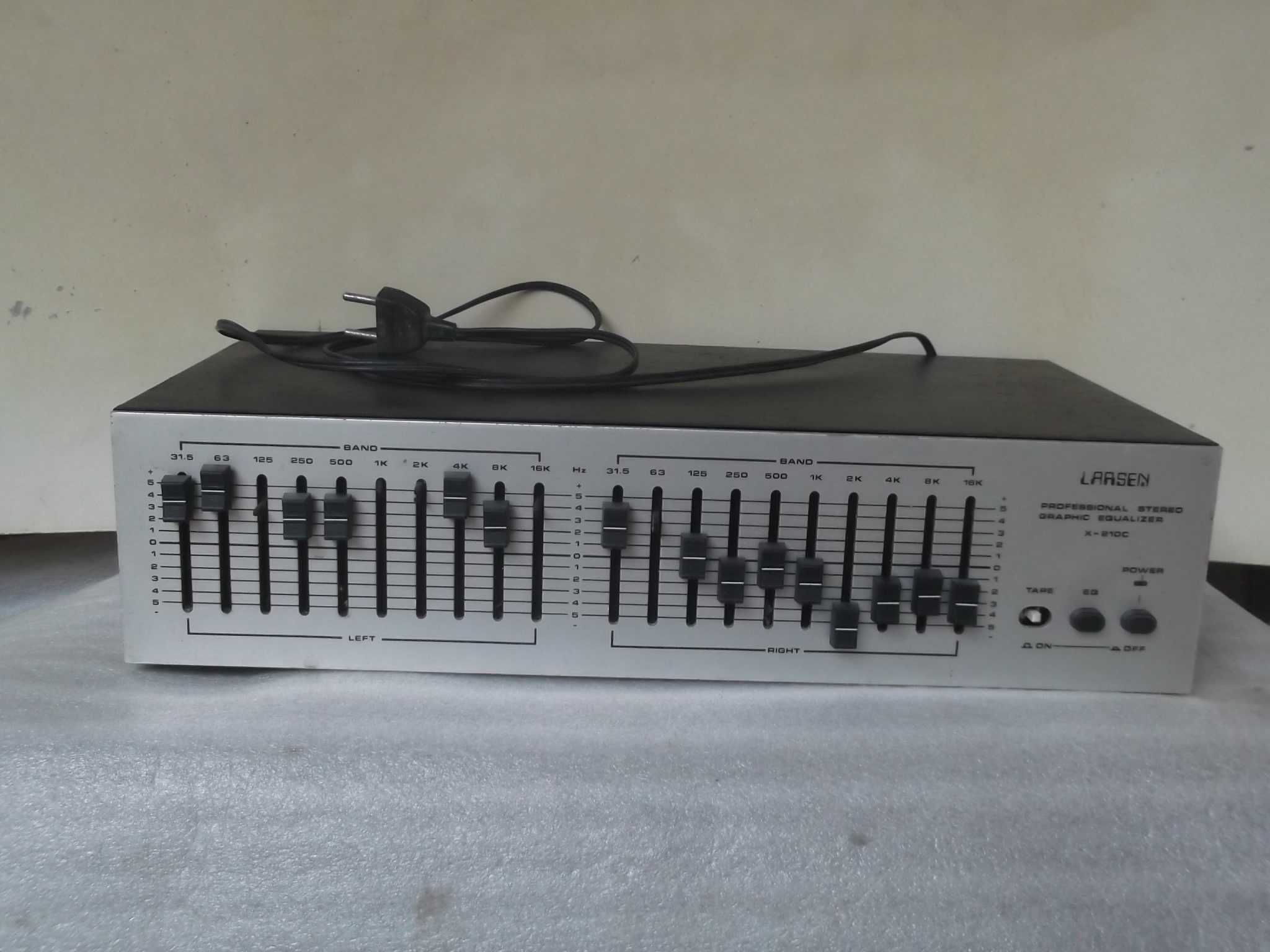 Larsen -  Stereo graphic equalizer