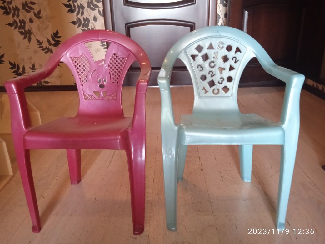 Продам дитячі стільці