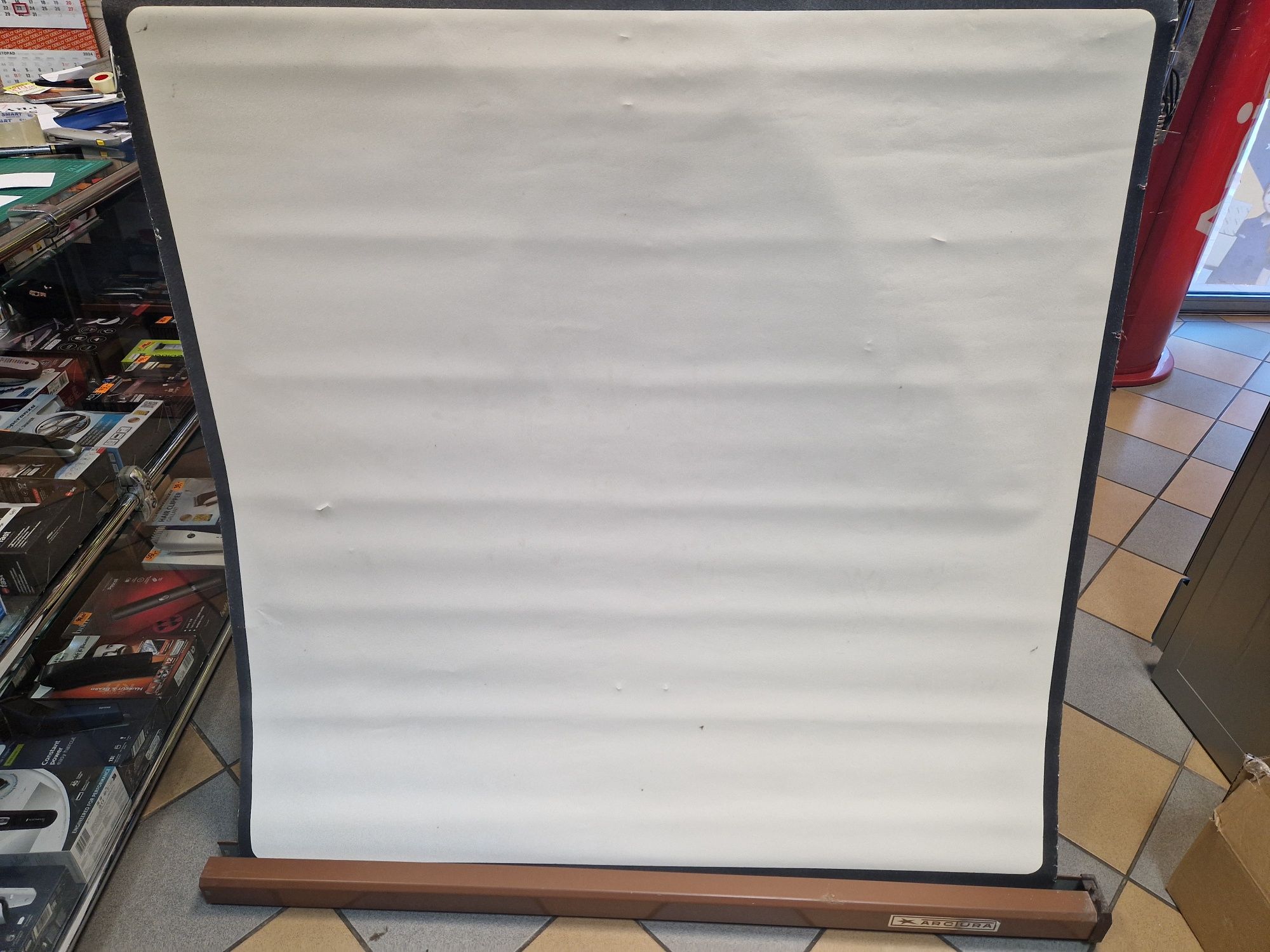 Ekran projekcyjny 125x125 Arctura PRL