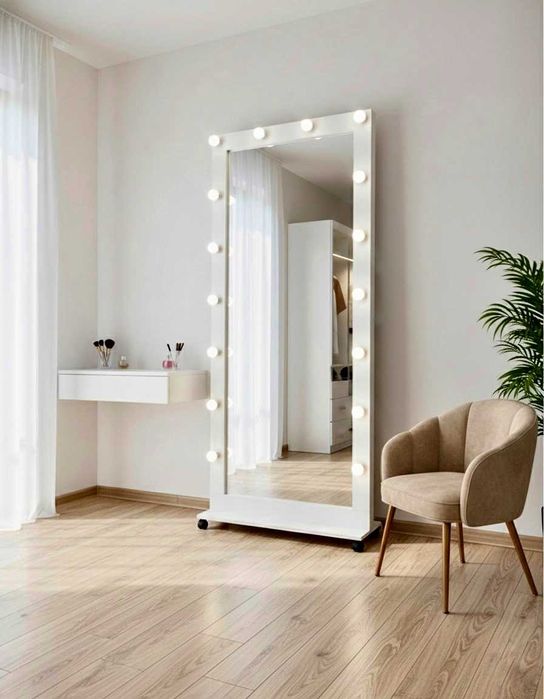 Гримерне дзеркало на опорі в білій рамі / Гримерное зеркало / ЗЕРКАЛА