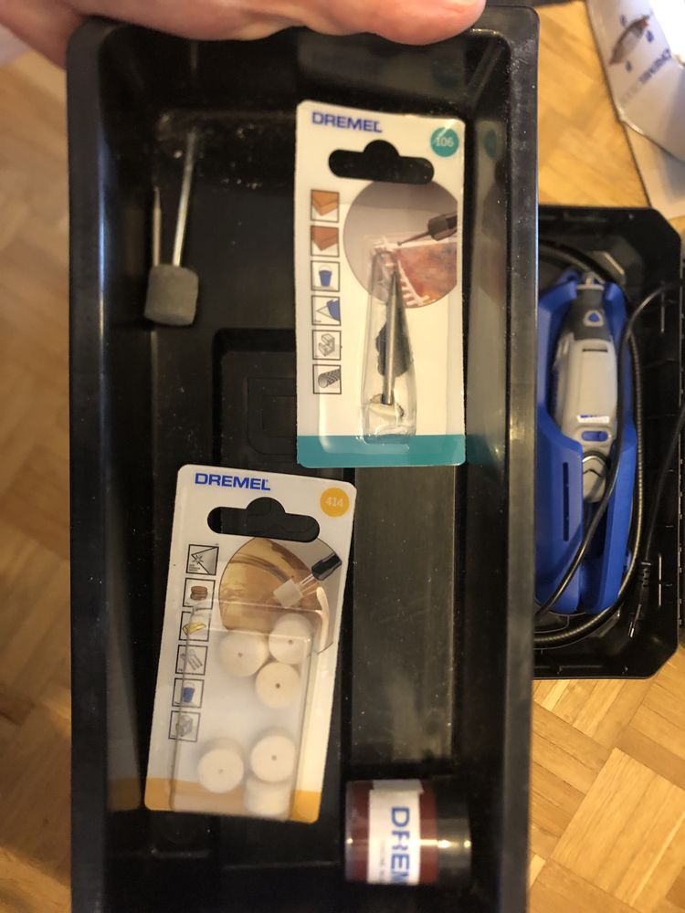 Dremel 3000 z mikrowiertlem szlifierka
