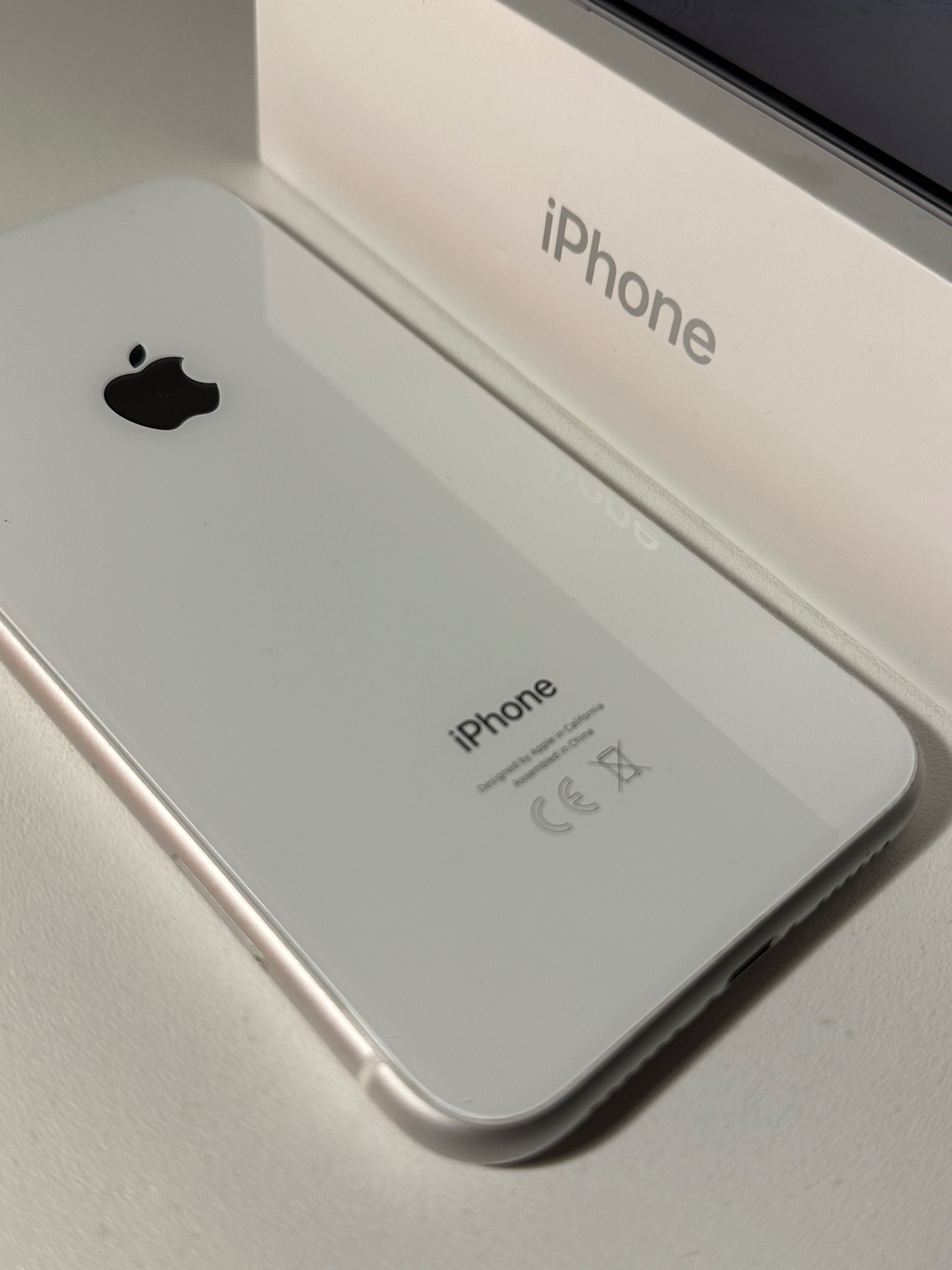 iPhone XR biały 64GB + 15 etui