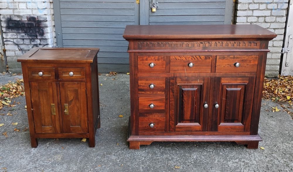 Dwie drewniane komody