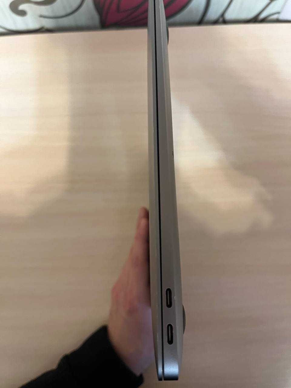 MacBook Air M1 8/256
