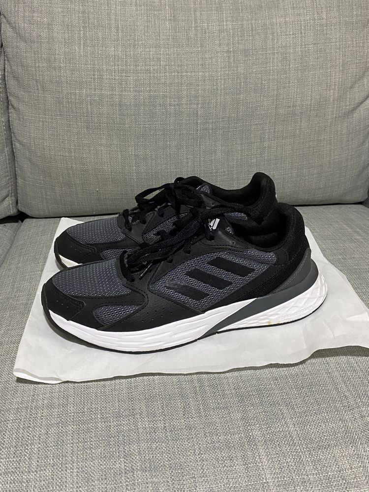 Женские кроссовки Adidas Response Run